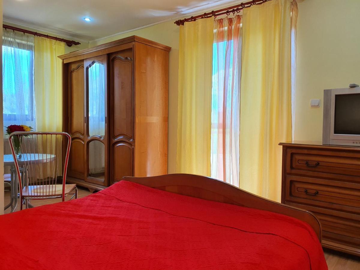 Appartamento Casa Carpati Zărneşti Esterno foto