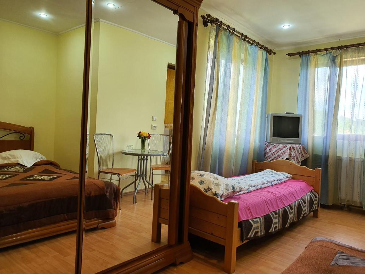 Appartamento Casa Carpati Zărneşti Esterno foto