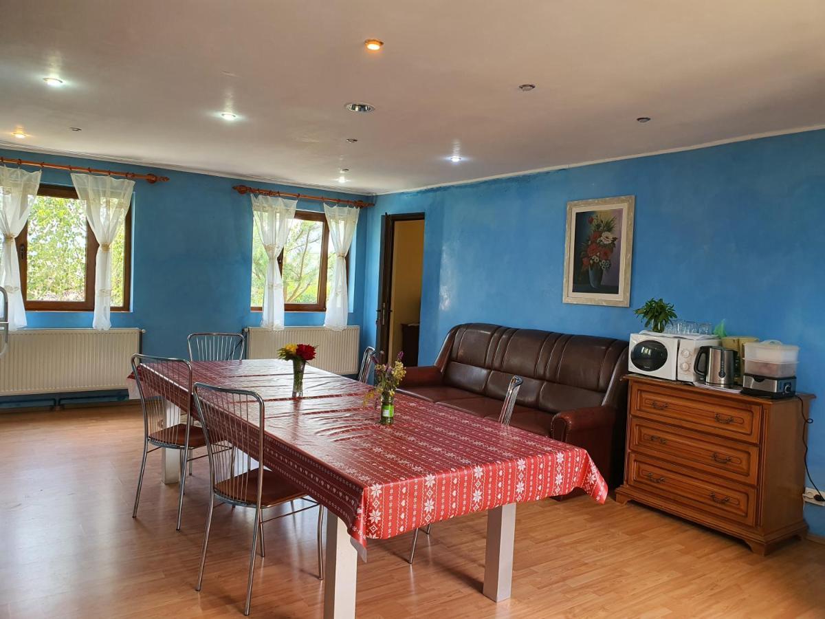 Appartamento Casa Carpati Zărneşti Esterno foto